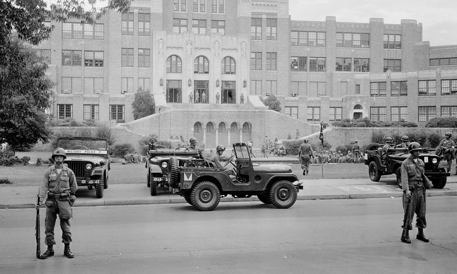 TT57_Little-Rock-60_military-police-guarding-school_17207684303201