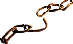 Teaching Tolerance illustration of Broken chain