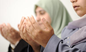 worshippers praying