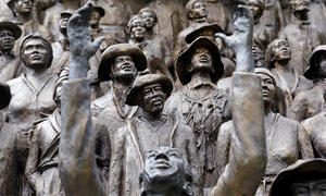 Statues depicting emancipated enslaved people celebrating and looking towards the sky.