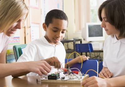 students doing electricity project in class