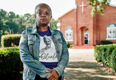 Photo of Joycelyn Davis, a descendant of Charlie Lewis.