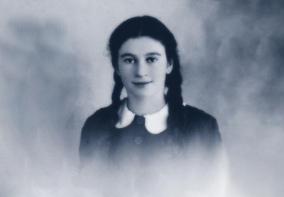 Black and white image of teenage girl