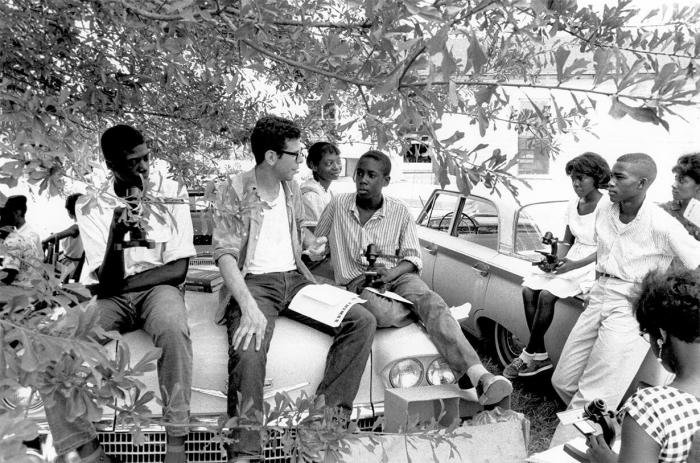 Photo of 1964 Freedom School Mississippi Summer Project - Volunteer teaches science class to students at the Mileston Community Center