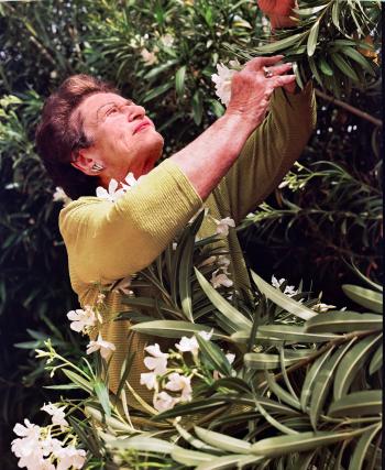 Gerda Weissmann at her garden